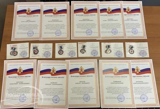 Сотрудникам НПФ «Политехника» вручены ведомственные награды и благодарственные письма МЧС РФ.